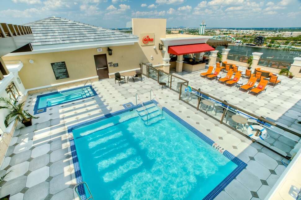 Ein Foto Ramada Plaza by Wyndham Orlando Resort & Suites Intl Drive