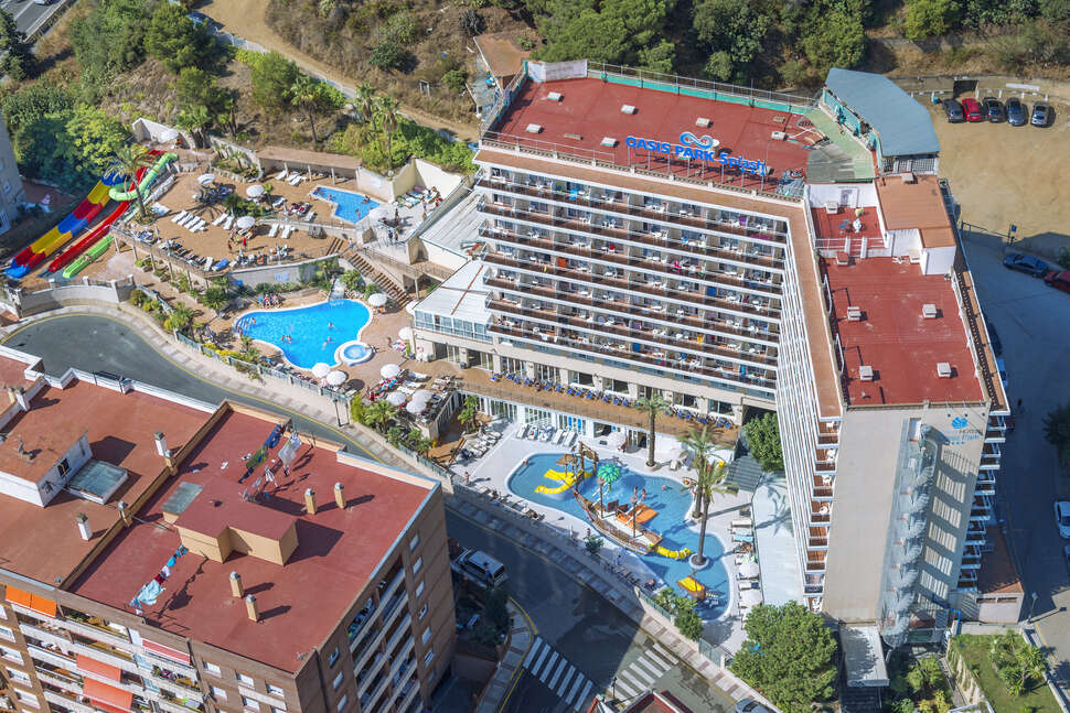 Ein Foto vom Pool im Hotel Oasis Park Splash