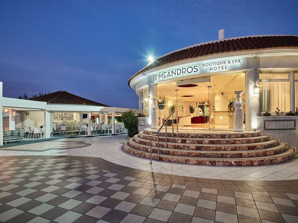 Een foto van het terras bij Meandros Boutique & Spa