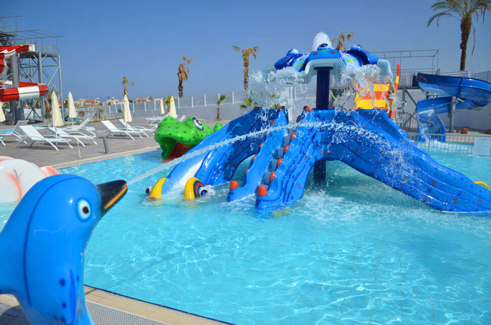 Ein Foto vom Pool im The King Evelthon Beach Hotel & Resort