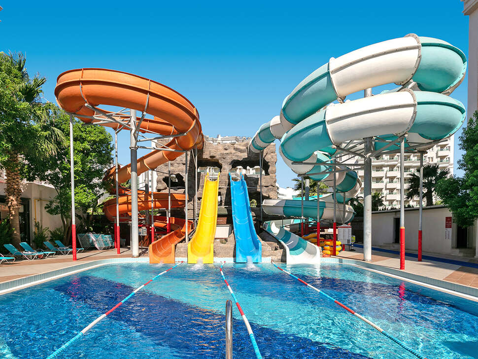 Een foto van het zwembad bij Ramada Resort by Wyndham Lara