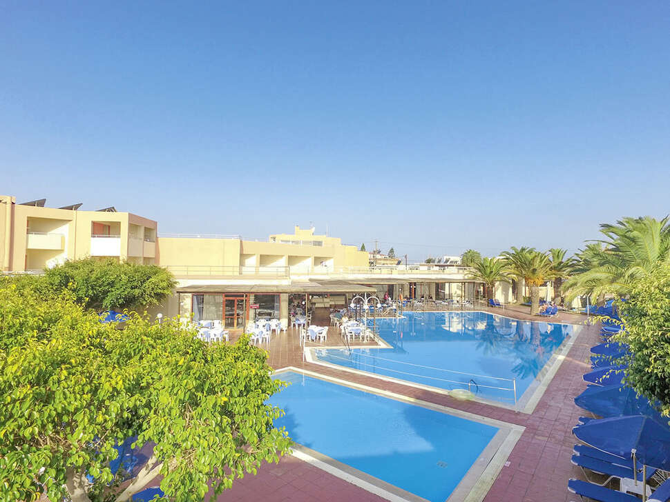 Een foto van het zwembad bij Rethymno Village