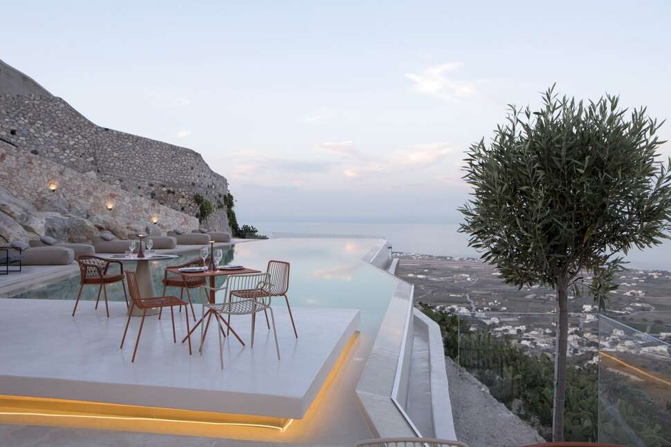 Ein Foto vom Pool im Elessa Hotel