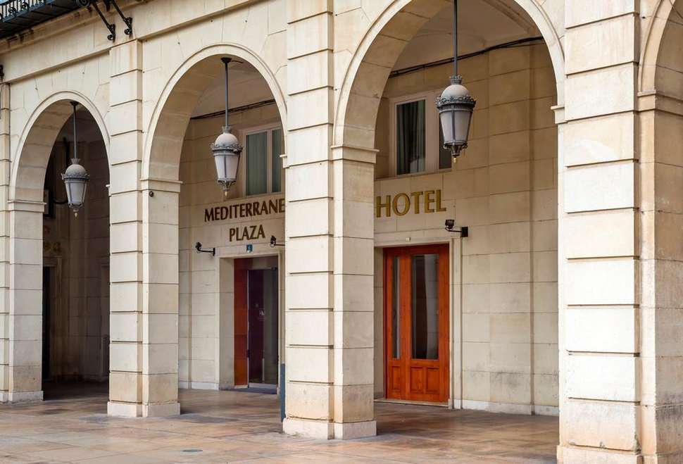 Een foto van de buitenkant van Eurostars Mediterranea Plaza