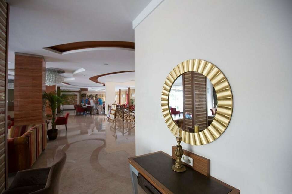 Een foto van het interieur van Hotel Grand Okan