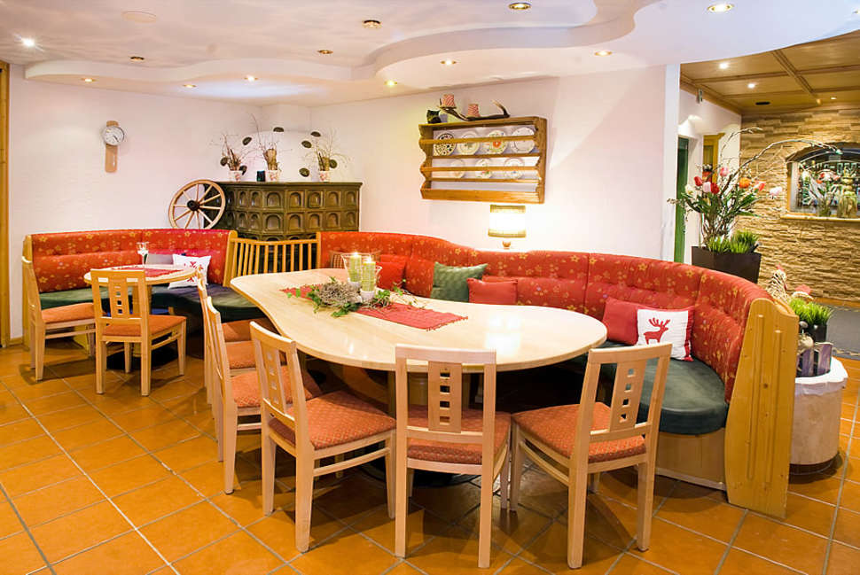 Een foto van het interieur van Familienhotel Berghof