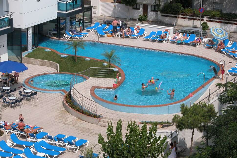 Een foto van het zwembad bij Hotel Blaucel