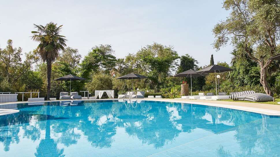 Een foto van het zwembad bij Mr & Mrs White Corfu