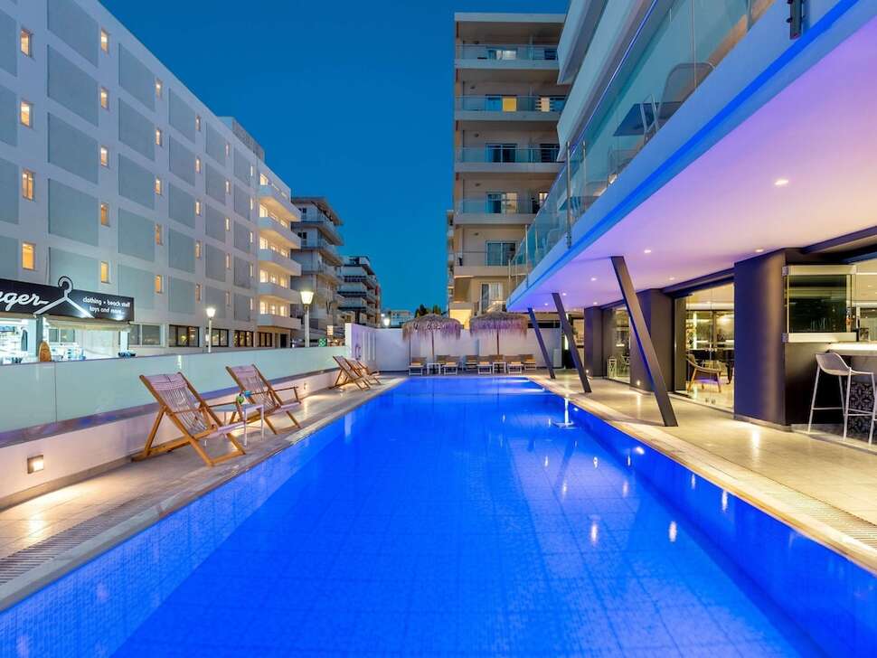 Ein Foto vom Pool im Mercure Rhodes Alexia Hotel & Spa