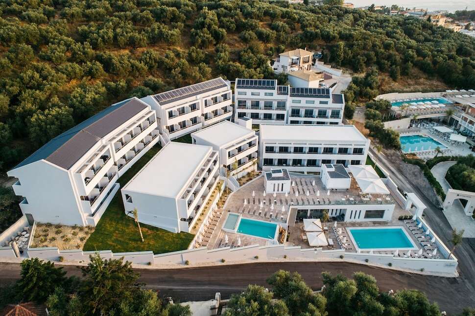 Een foto van het zwembad bij Tesoro Hotel