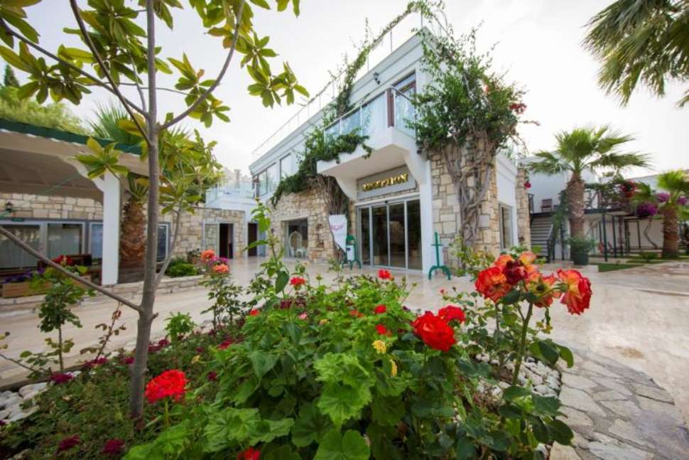 Een foto van de buitenkant van Anadolu Hotel Bodrum