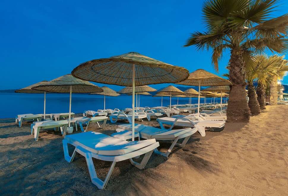 Een foto van het strand bij The Beachfront Hotel