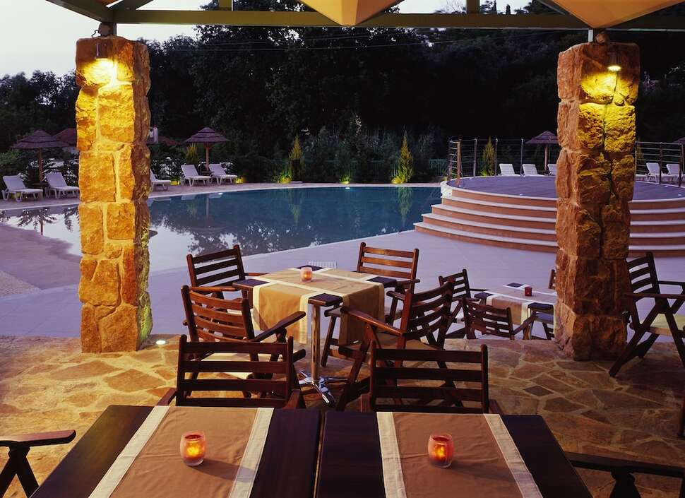 Een foto van het terras bij Ariti Grand Hotel