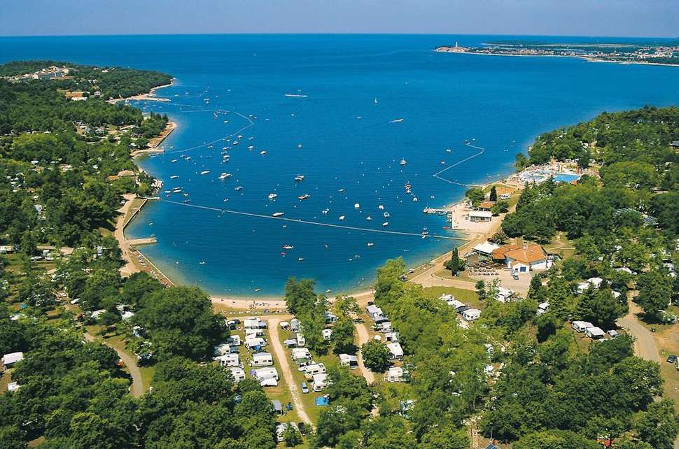 Een foto van de buitenkant van Lanterna Premium Camping Resort by Happy Camp