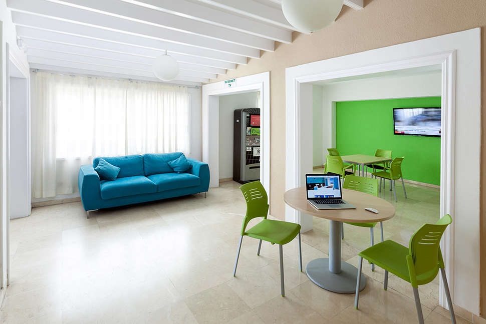 Een foto van het interieur van Aparthotel Dragos del Norte