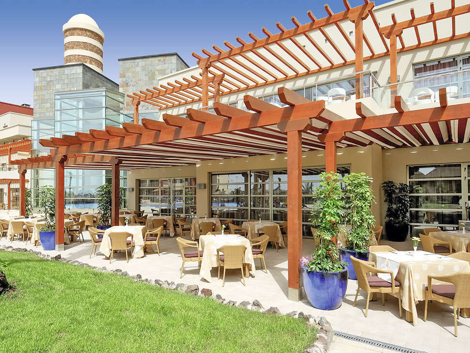 Ein Foto von der Terrasse im Elba Carlota Beach & Golf Resort