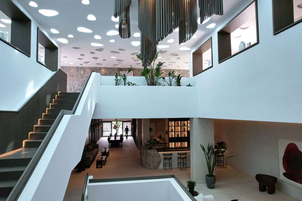 Een foto van het interieur van Aeonic Suites & Spa