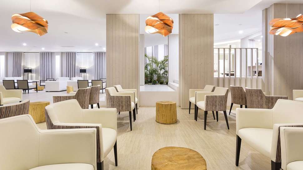 Een foto van het interieur van AP Adriana Beach Resort