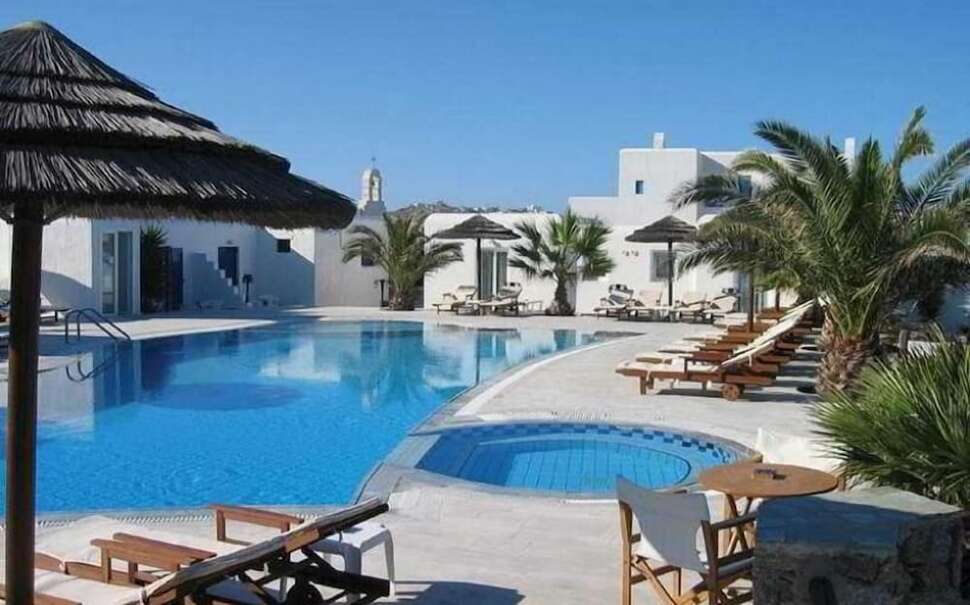 Een foto van het zwembad bij Giannoulaki Hotel