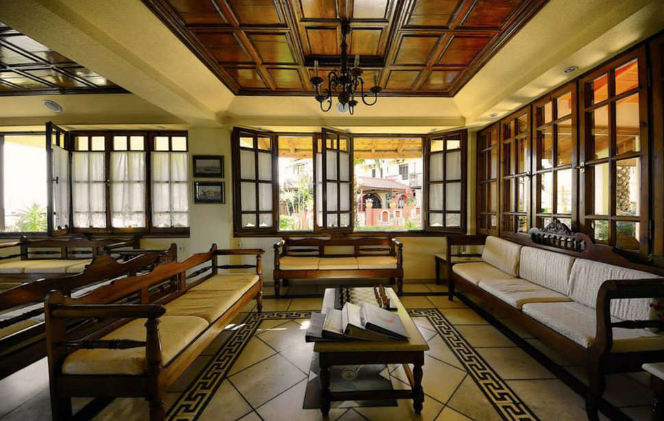 Een foto van het interieur van Kampos Village Resort