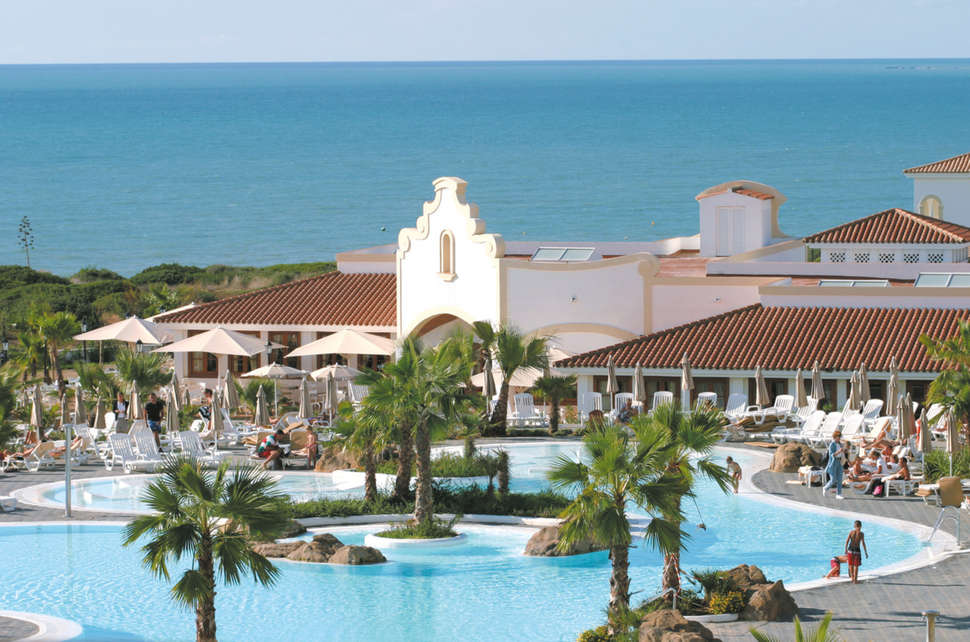 Een foto van het zwembad bij Riu Chiclana
