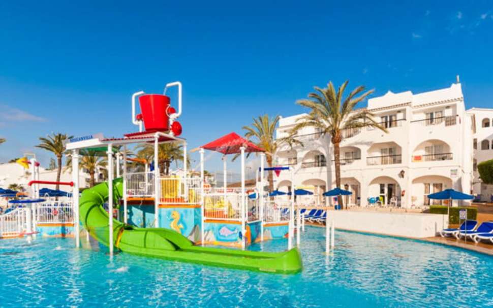 Een foto van het zwembad bij Globales Bouganvilla Aparthotel