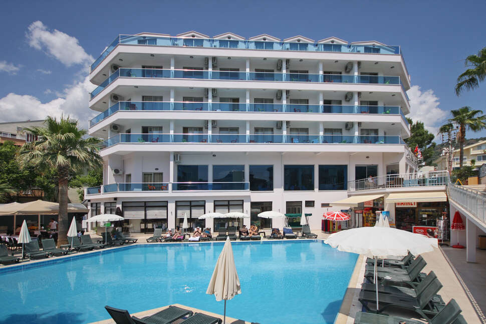 Ein Foto vom Pool im Hotel Palmea