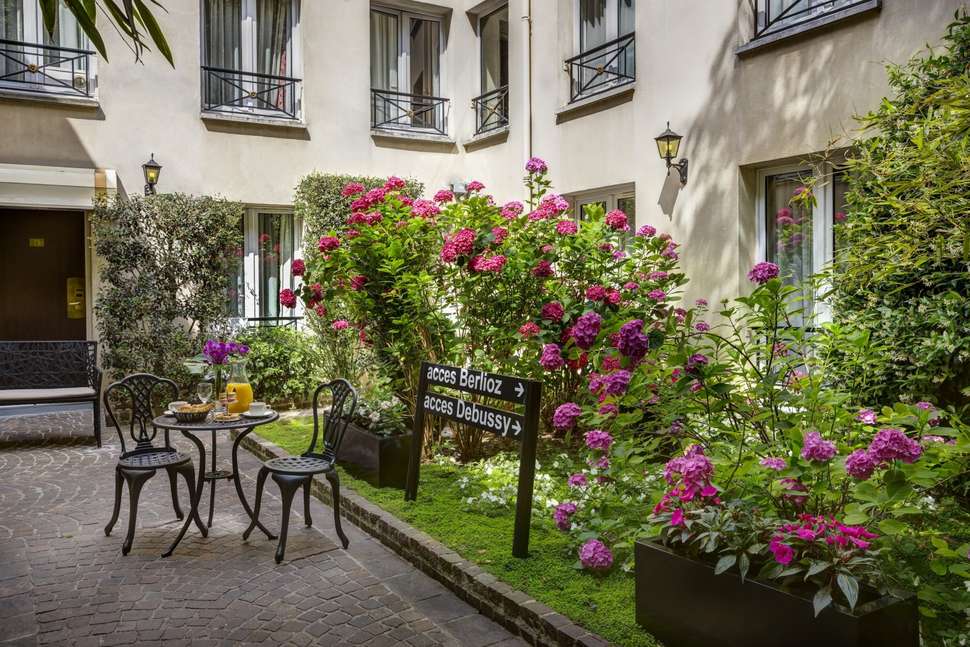 Een foto van het terras bij The Bastille Patio