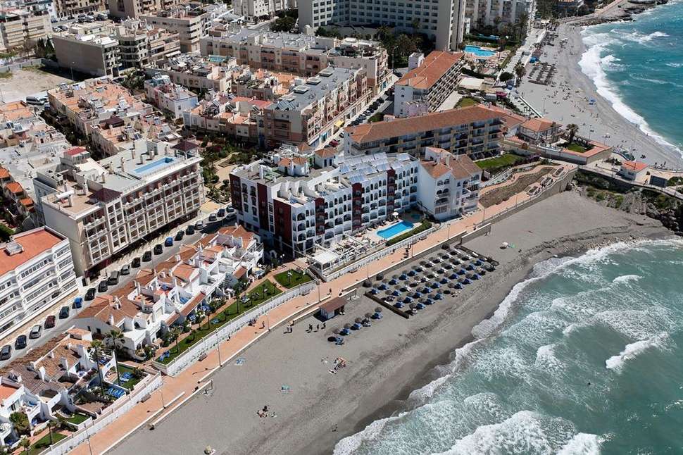 Een foto van het zwembad bij Hotel Perla Marina