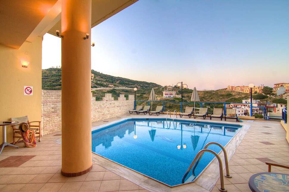 Ein Foto vom Pool im Aparthotel Athina