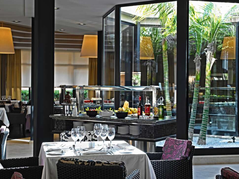 Ein Foto von der Terrasse im Protur Turo Pins Hotel