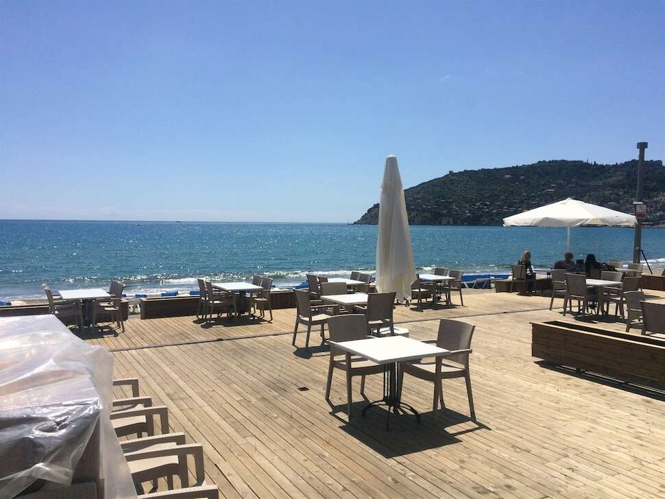 Een foto van het terras bij Arsi Enfi City Beach