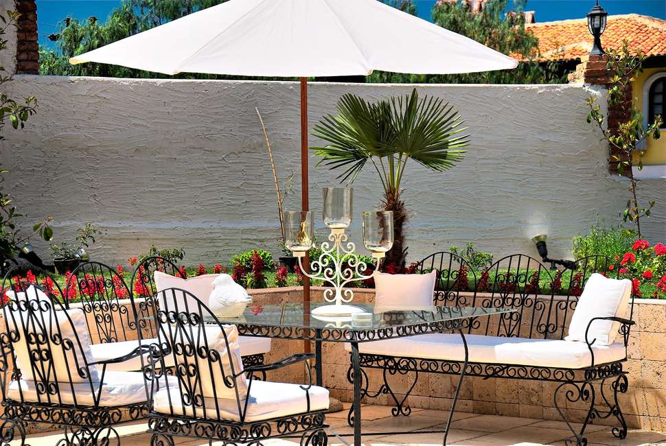 Een foto van het terras bij Hotel Carina