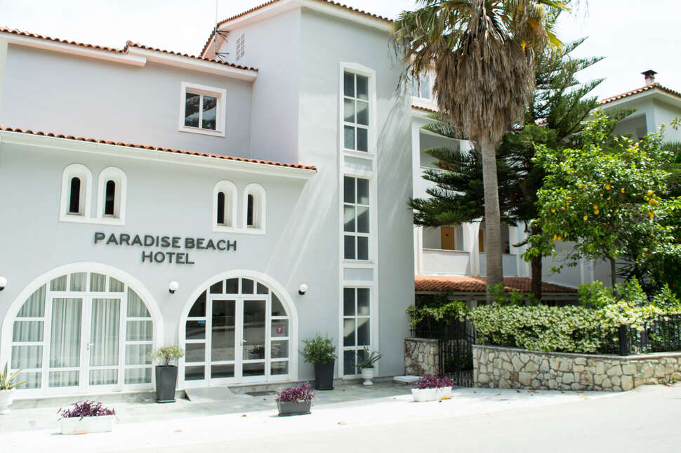 Een foto van de buitenkant van Paradise Beach Hotel Argassi