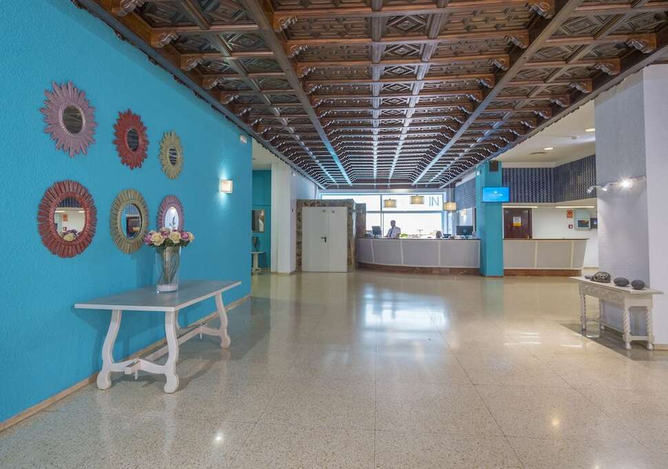 Een foto van het interieur van Checkin Concordia Playa