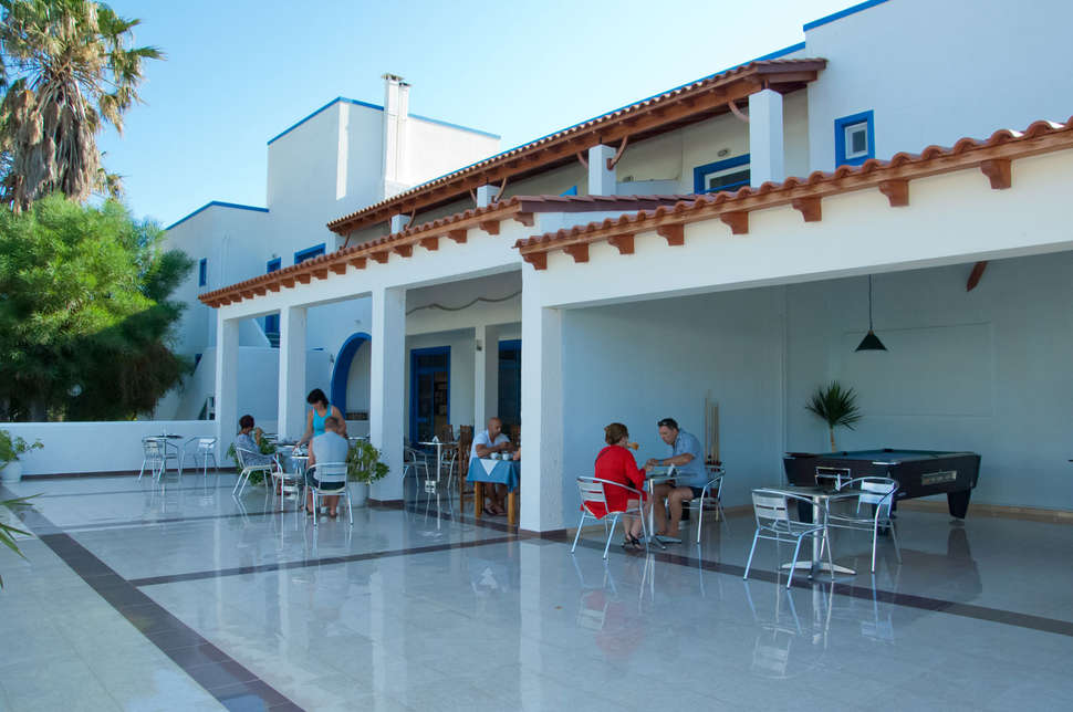 Een foto van het terras bij Hotel Tigaki's Star