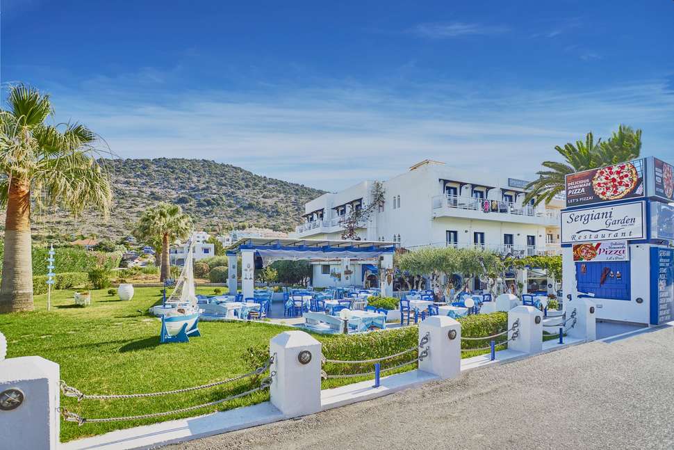 Een foto van de buitenkant van Sergiani Garden Hotel & Appartementen