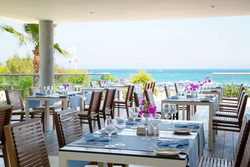 Een foto van de faciliteiten bij Asterias Beach Hotel