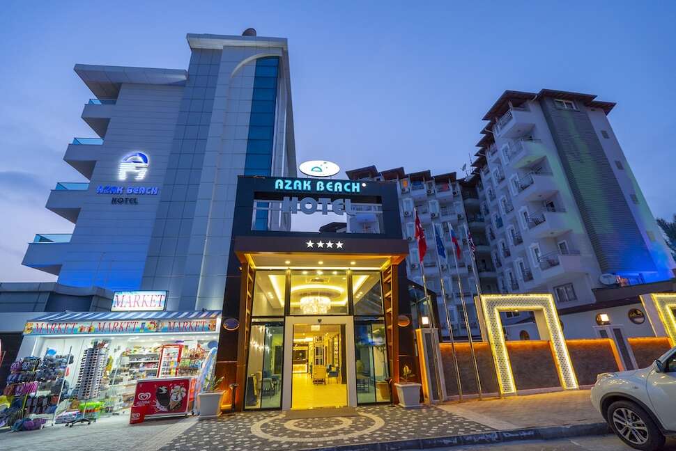 Een foto van de buitenkant van Azak Beach Hotel