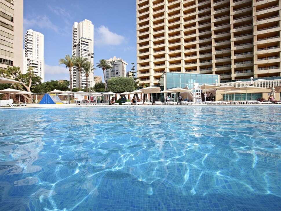 Een foto van het zwembad bij Sandos Benidorm Suites