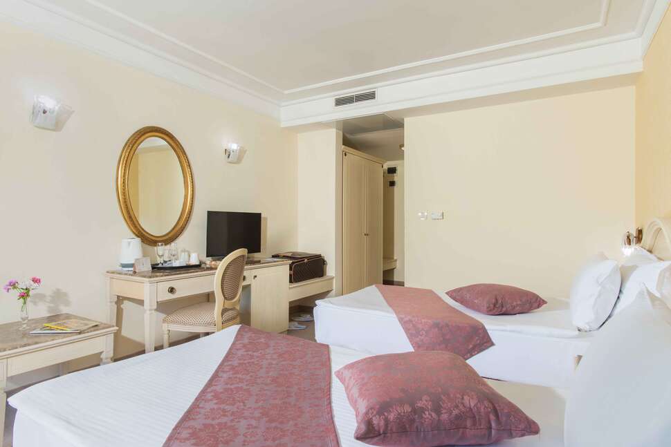 Een foto van The Palace Hotel Sunny Day