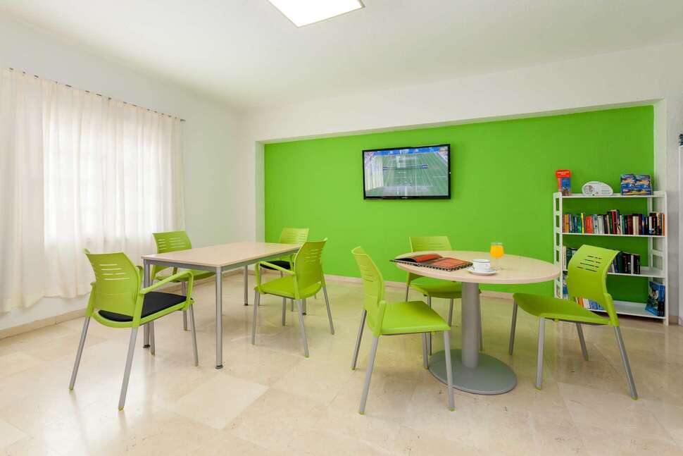 Een foto van het interieur van Aparthotel Dragos del Norte