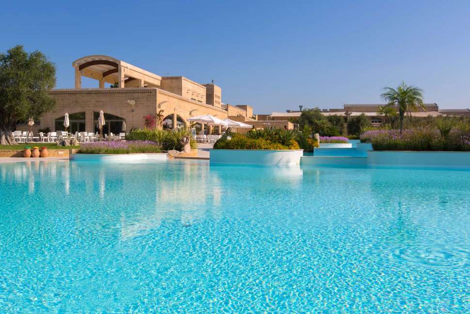 Een foto van het zwembad bij Vivosa Apulia Resort