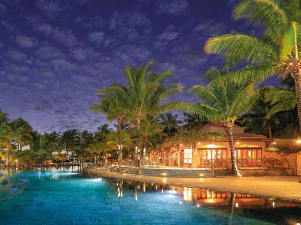 Een foto van het zwembad bij Mauricia Beachcomber