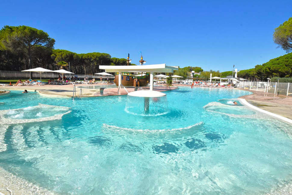 Een foto van het zwembad bij Cypsela Resort