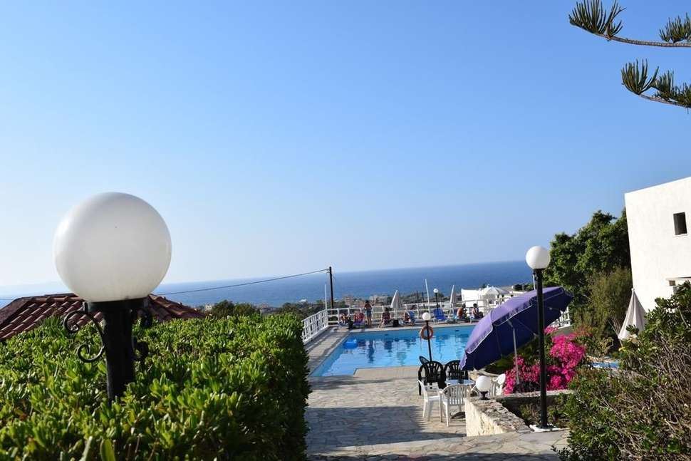 Ein Foto vom Pool im Panorama Seaview Apartments