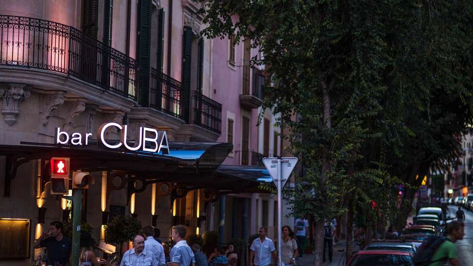 Een foto van de buitenkant van Hostal Cuba
