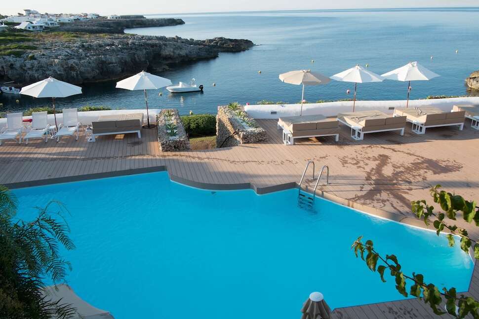Een foto van het zwembad bij Pierre & Vacances Premium Menorca Binibeca