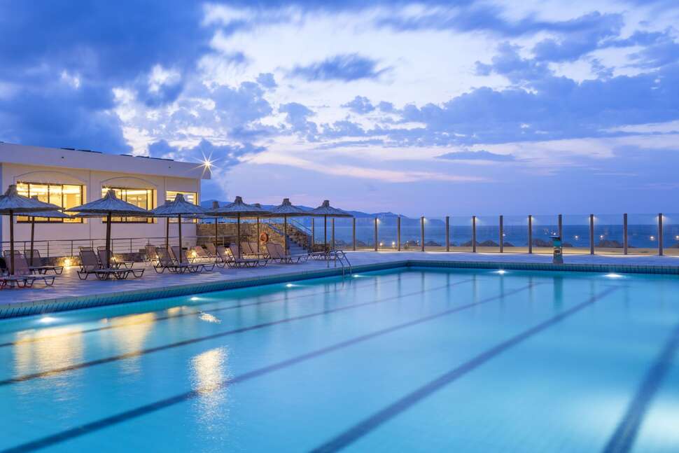 Een foto van het zwembad bij Civitel Creta Beach Hotel