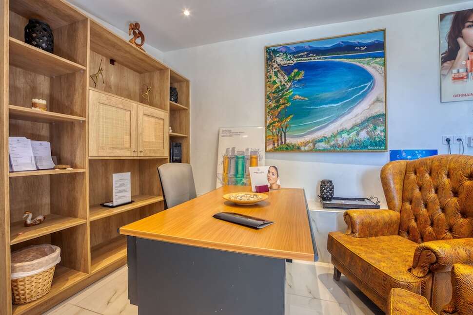 Een foto van het interieur van Elounda Water Park Residence Hotel